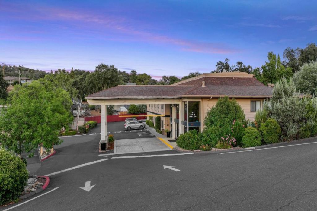 Best Western Plus Sonora Oaks Hotel & Conference Center 2/24