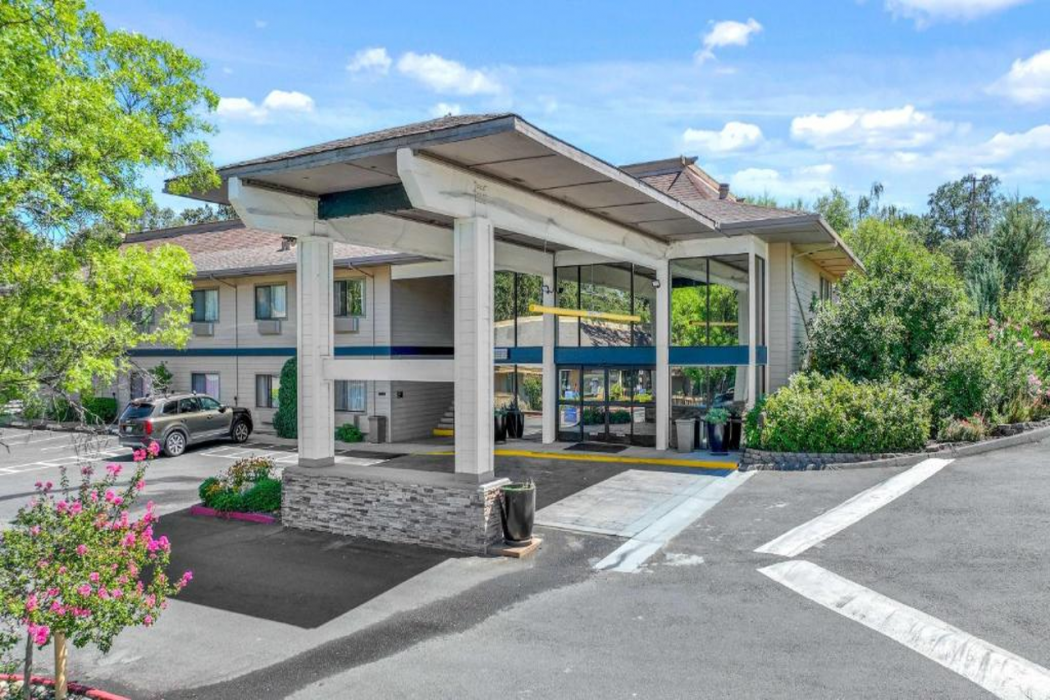 Best Western Plus Sonora Oaks Hotel & Conference Center 1/24