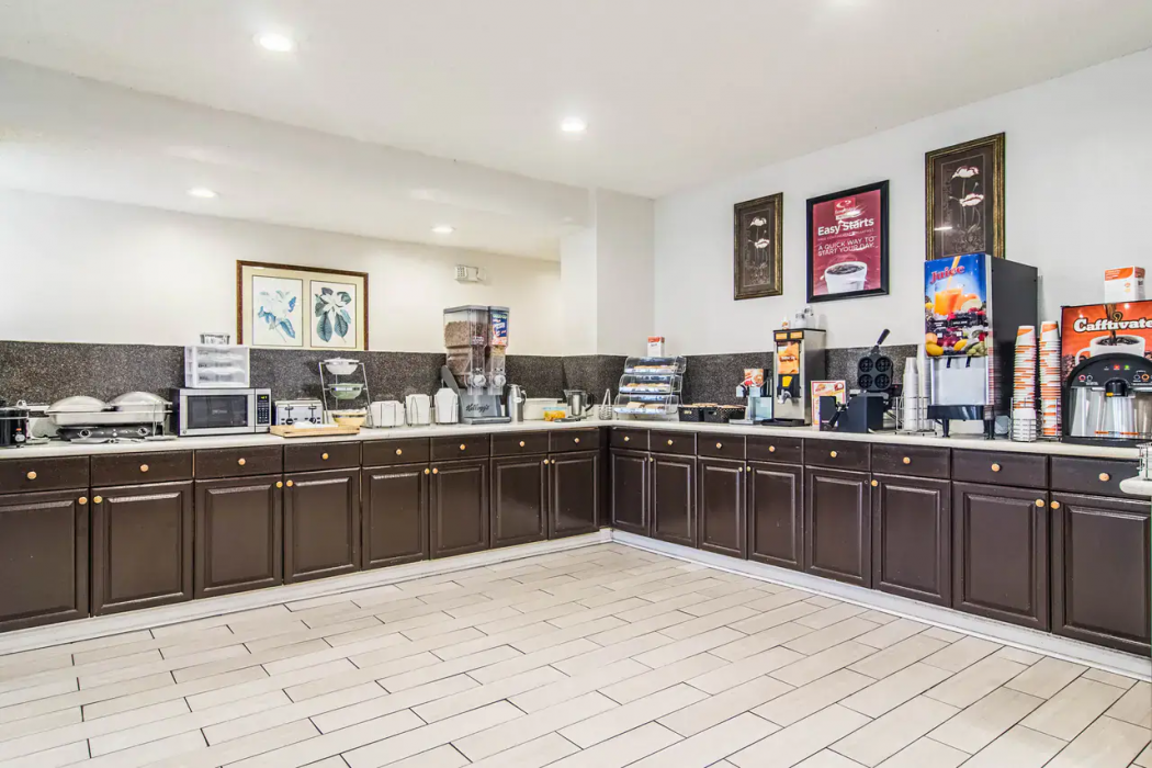 Econo Lodge Darien GA 17/23