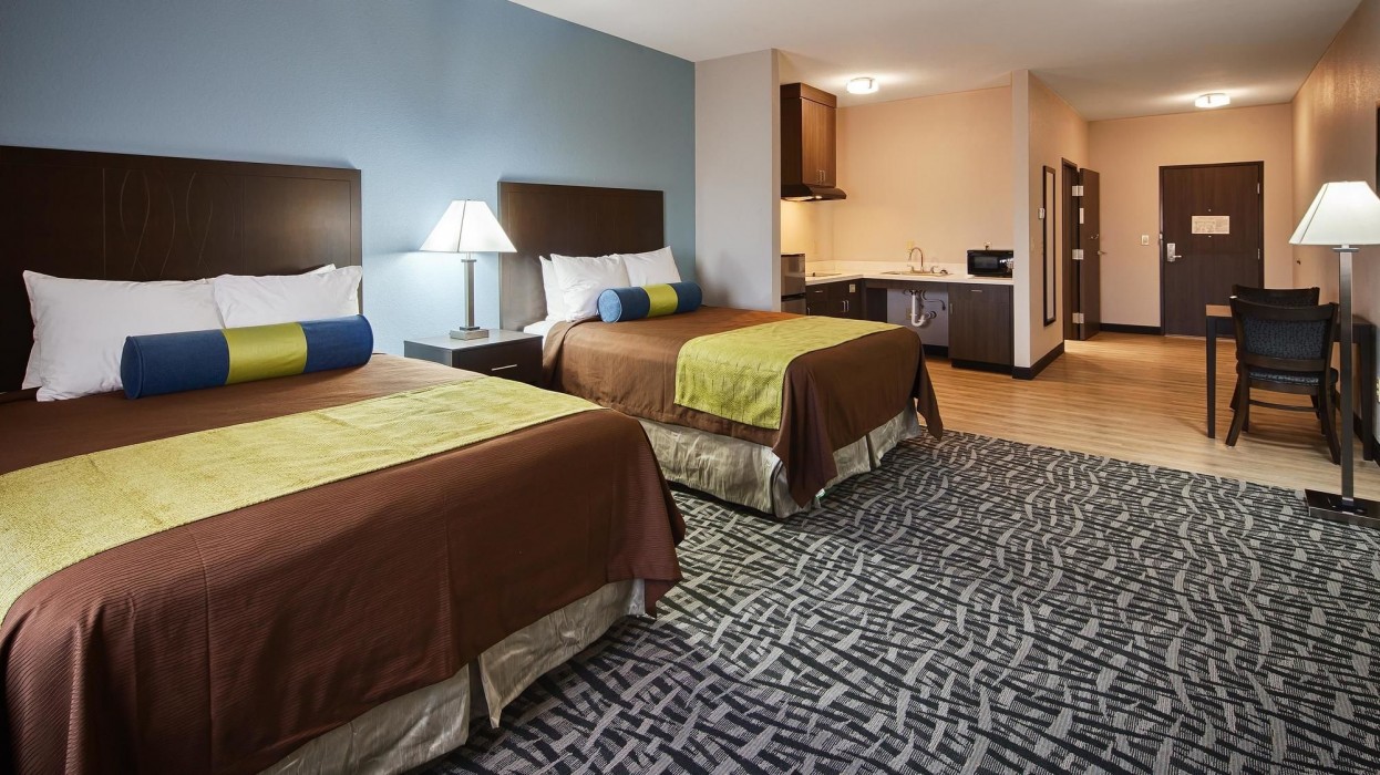 Best Western Plus Lonestar Inn and Suites 4/29