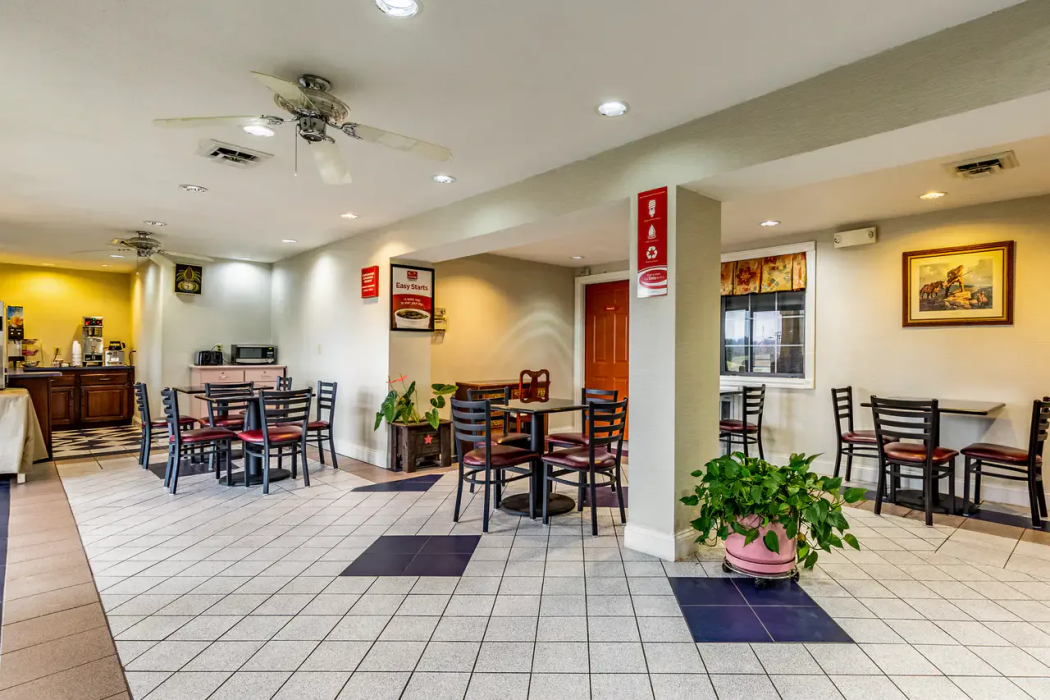 Econo Lodge Berea 24/37