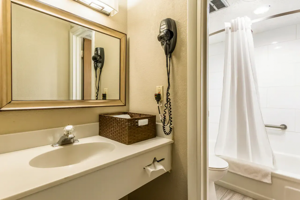 Econo Lodge Berea 17/37
