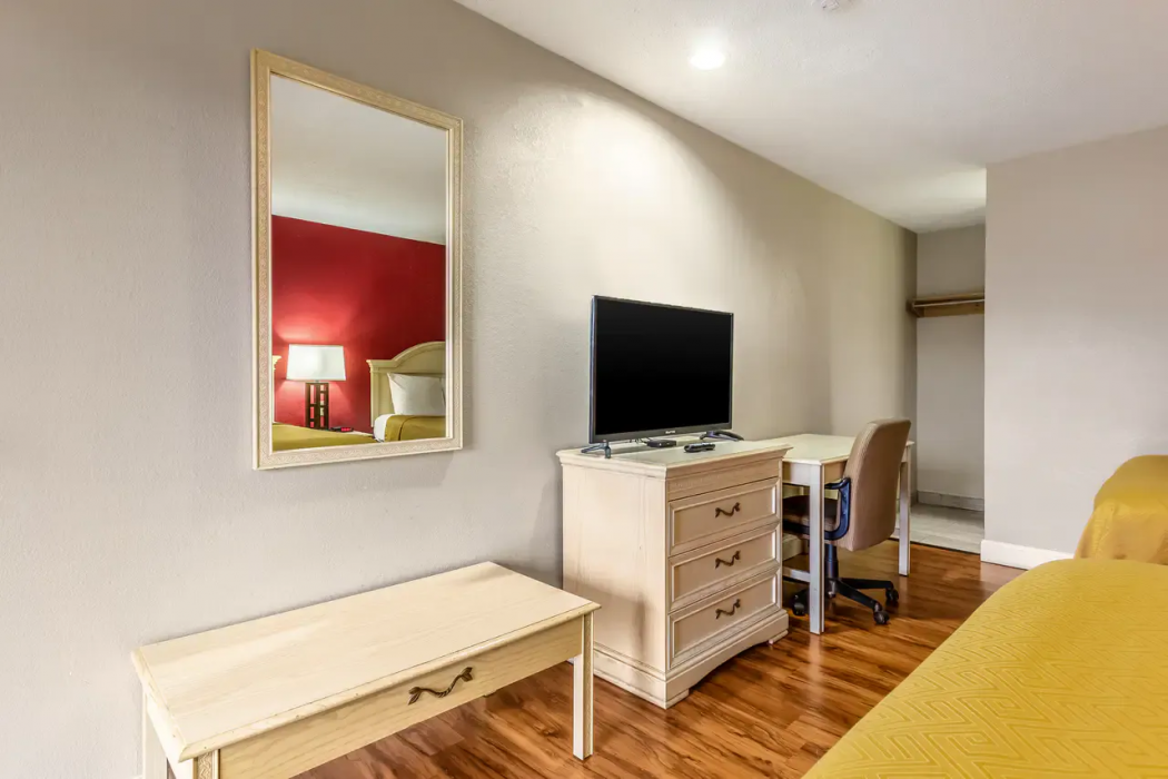Econo Lodge Berea 16/37
