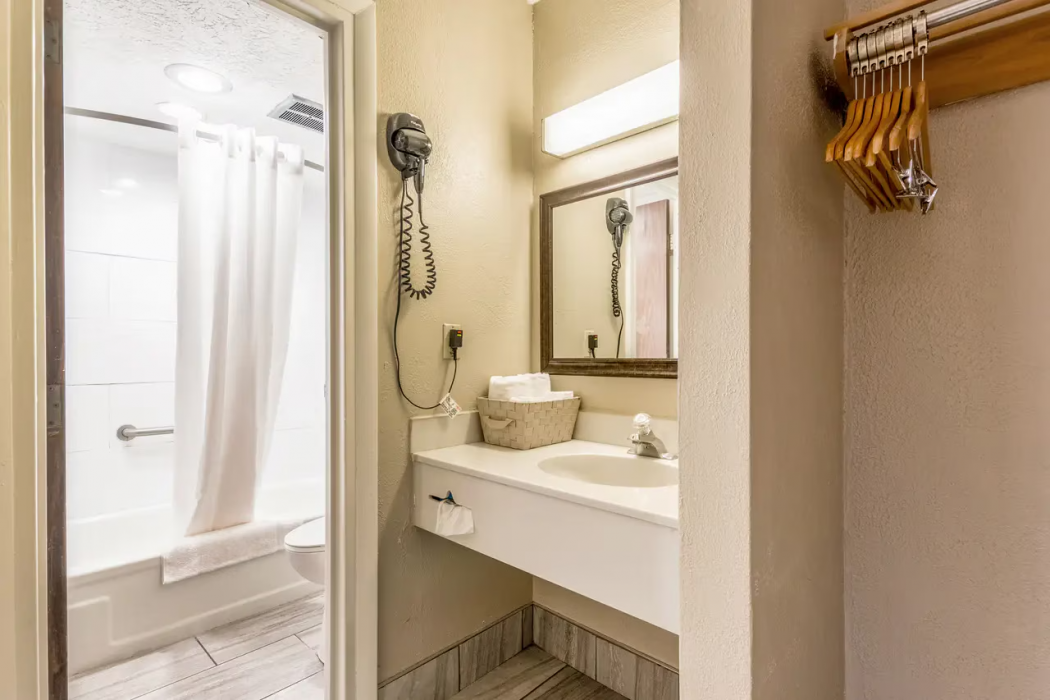 Econo Lodge Berea 18/37