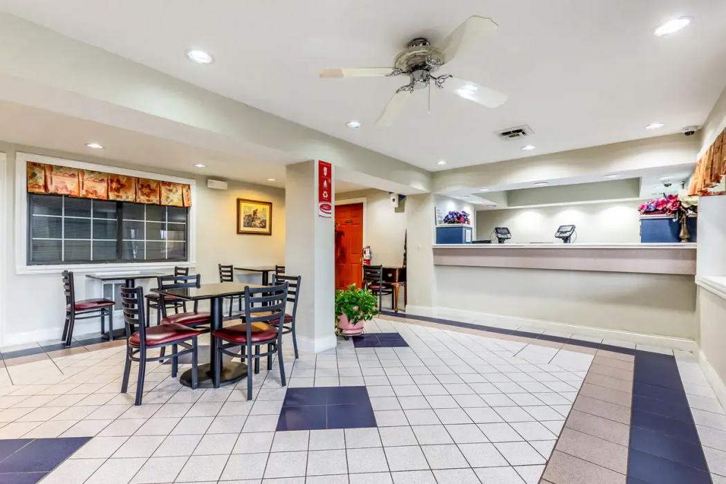 Econo Lodge Berea 8/37
