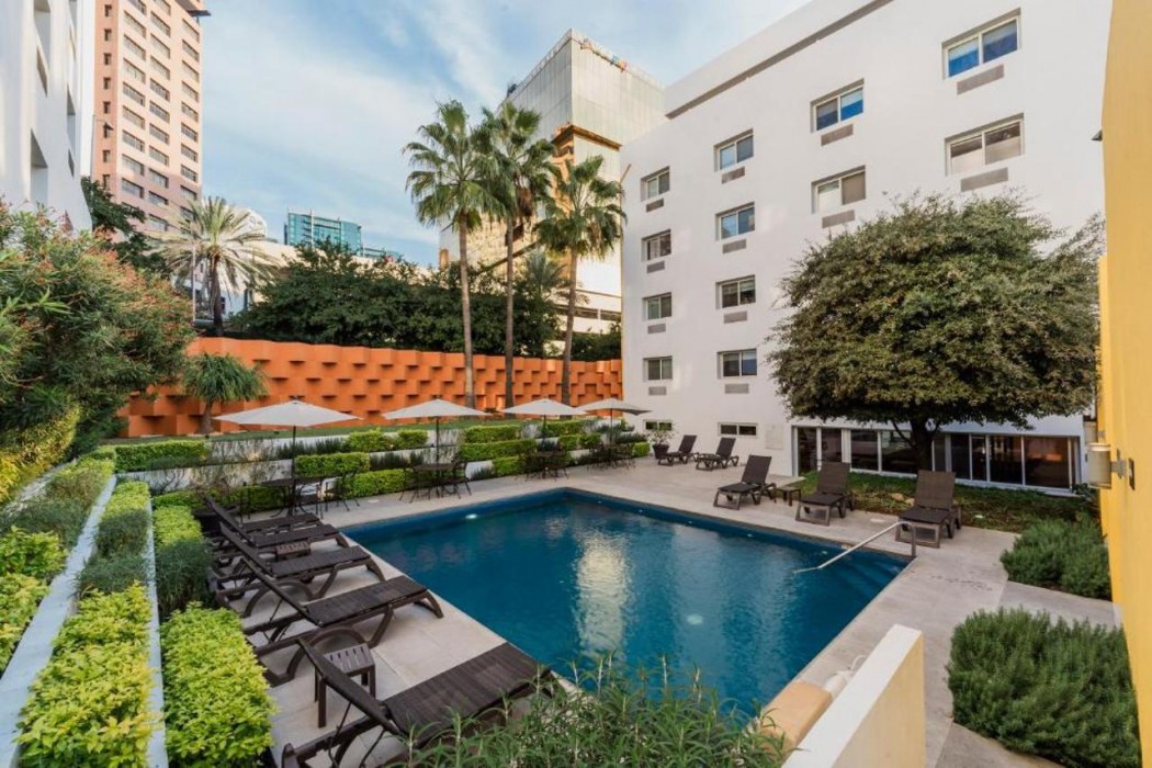 Comfort Inn Monterrey Valle 24/40