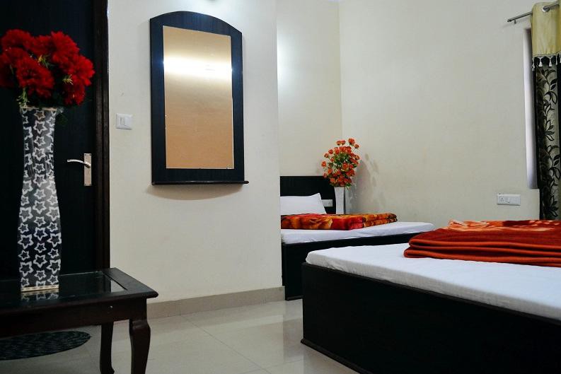HOTEL KRISHNAS 22/59