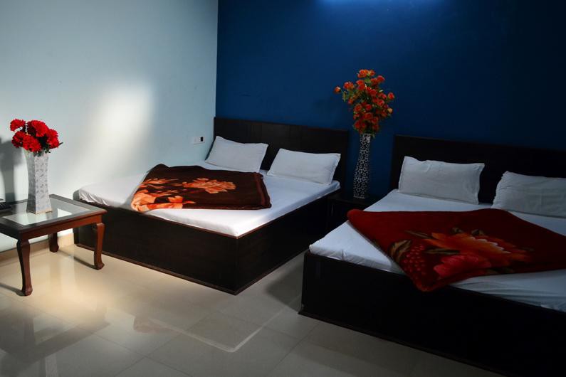 HOTEL KRISHNAS 24/59
