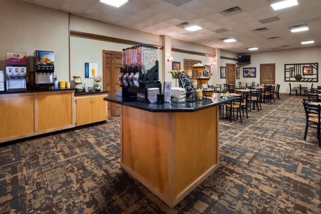 Crossroads Hotel & Event Center 15/16