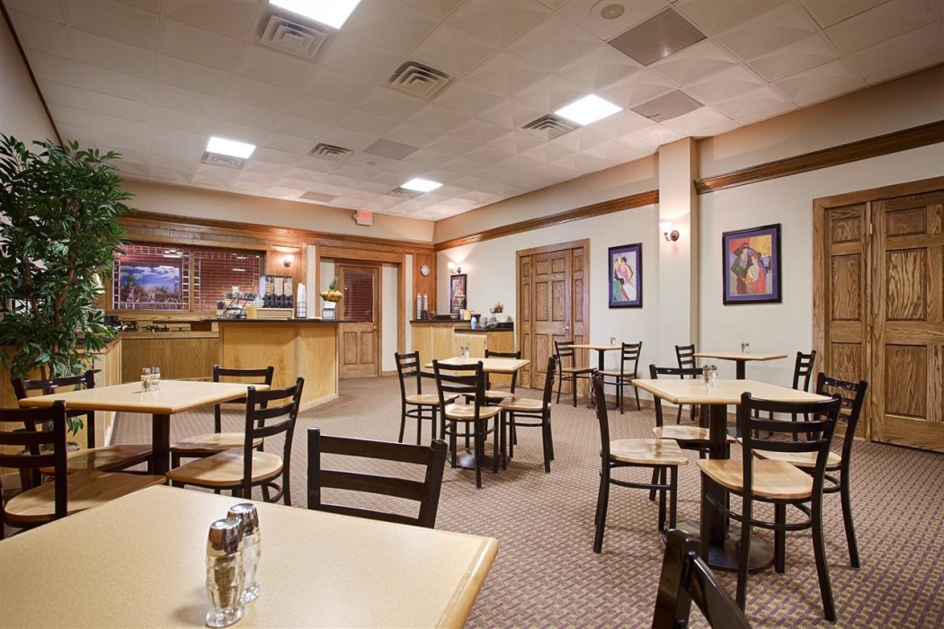 Crossroads Hotel & Event Center 14/16
