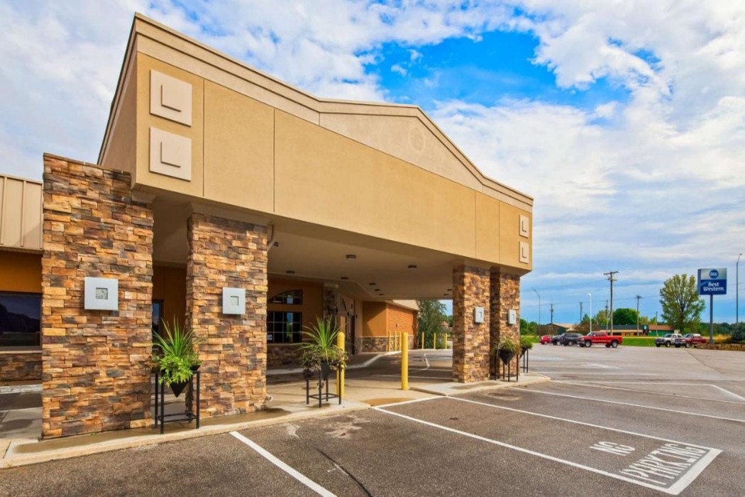 Crossroads Hotel & Event Center