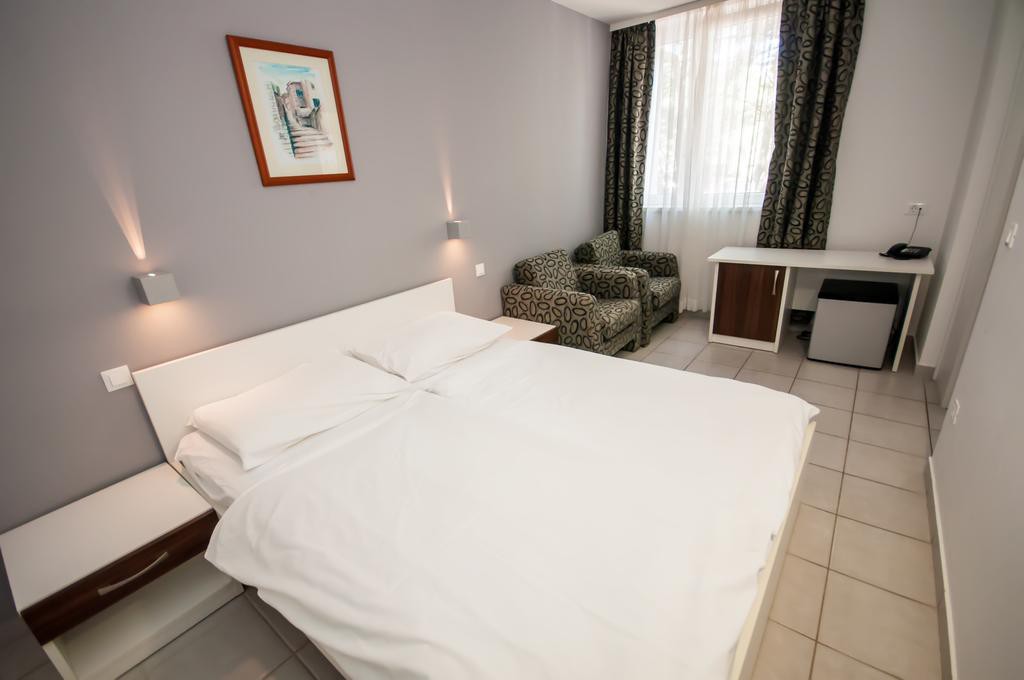 HOTEL MIRTA 4/29