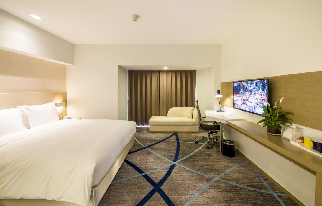 HOLIDAY INN EXPRESS CHENGDE DOWNTOWN 58/86