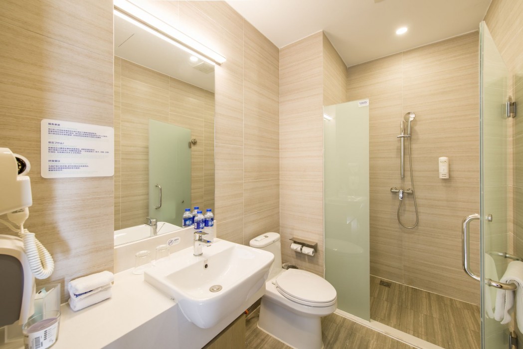 HOLIDAY INN EXPRESS CHENGDE DOWNTOWN 53/86