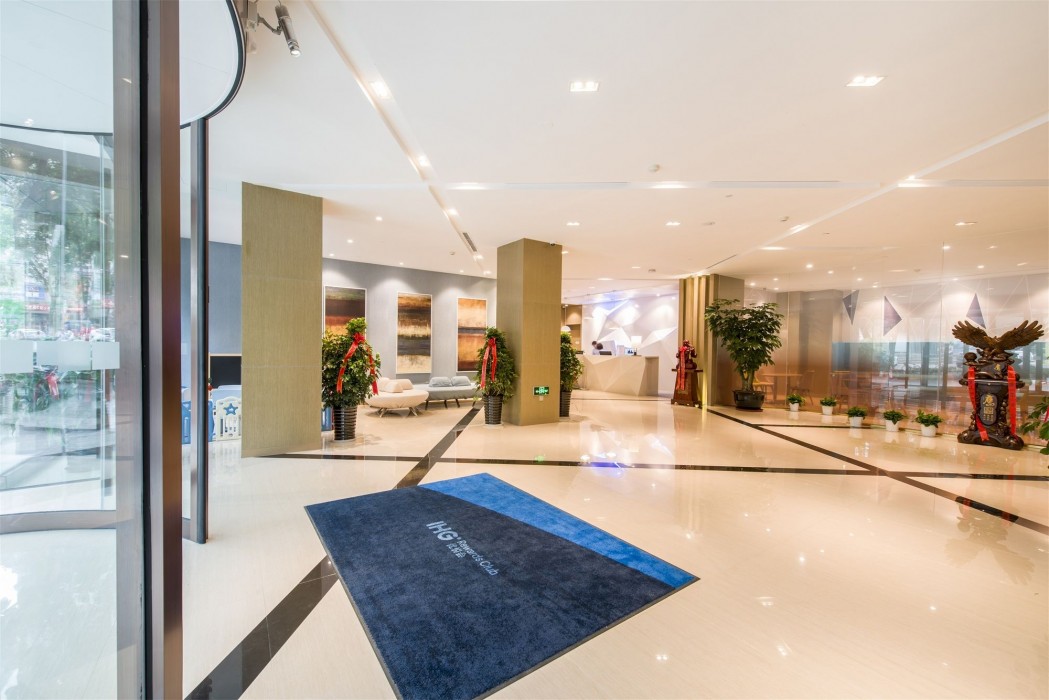 HOLIDAY INN EXPRESS CHENGDE DOWNTOWN 33/86