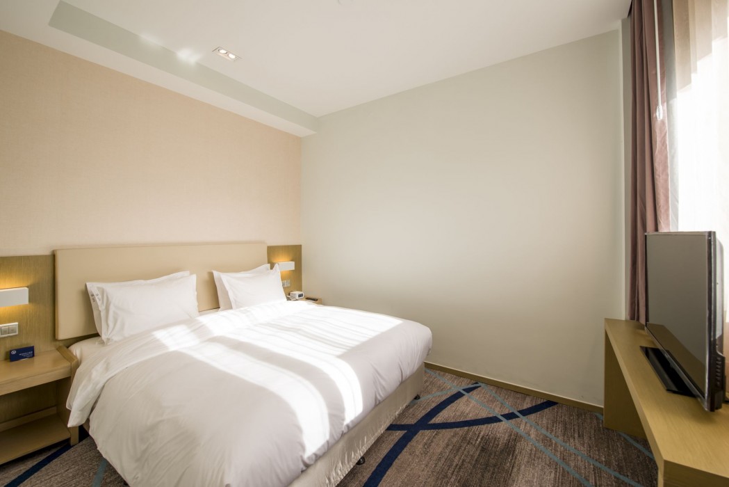 HOLIDAY INN EXPRESS CHENGDE DOWNTOWN 27/86