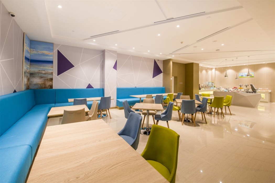 HOLIDAY INN EXPRESS CHENGDE DOWNTOWN 35/86