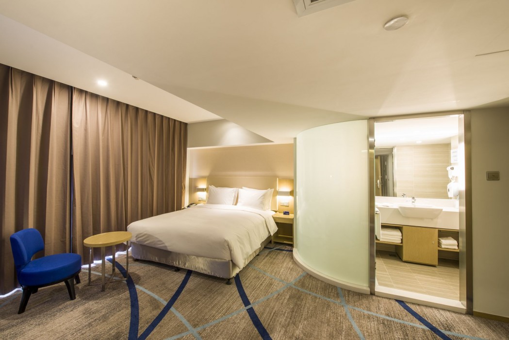 HOLIDAY INN EXPRESS CHENGDE DOWNTOWN 46/86