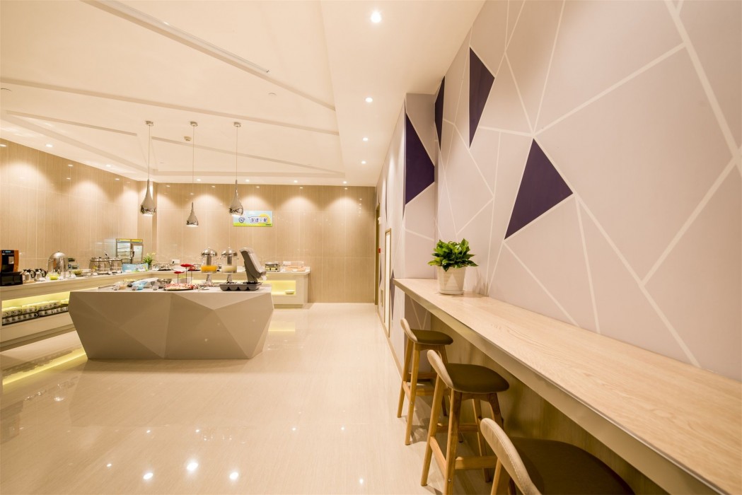HOLIDAY INN EXPRESS CHENGDE DOWNTOWN 45/86