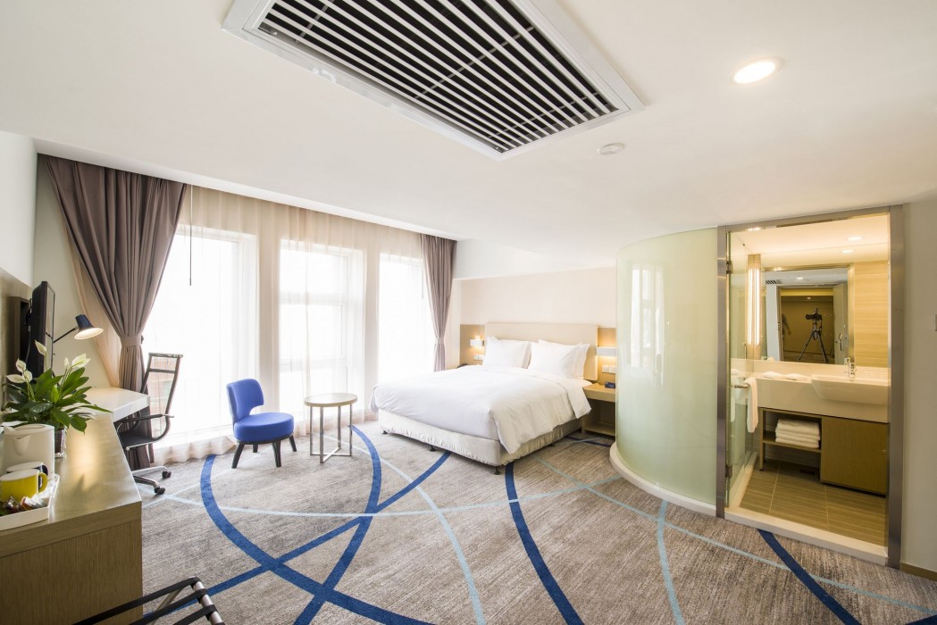 HOLIDAY INN EXPRESS CHENGDE DOWNTOWN 55/86