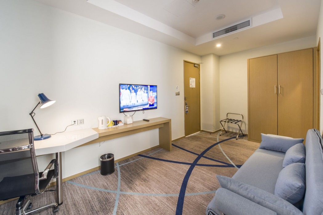 HOLIDAY INN EXPRESS CHENGDE DOWNTOWN 44/86