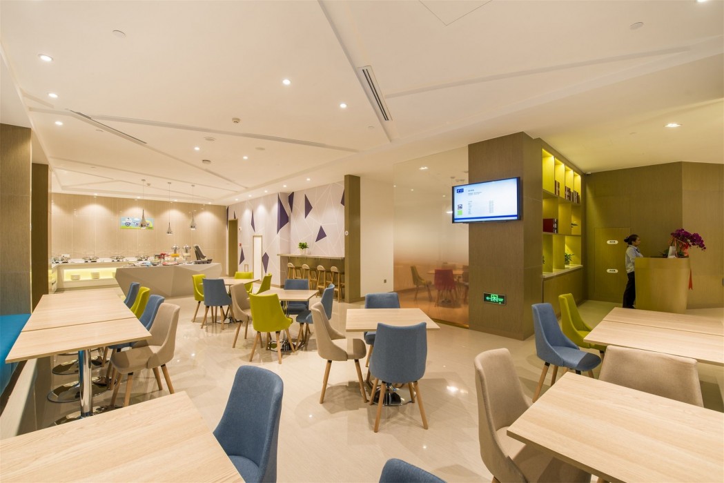 HOLIDAY INN EXPRESS CHENGDE DOWNTOWN 49/86