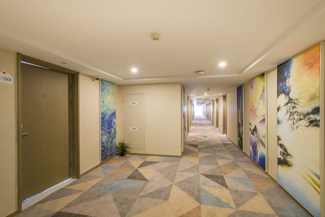 HOLIDAY INN EXPRESS CHENGDE DOWNTOWN 52/86