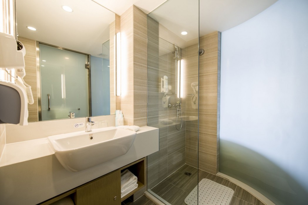 HOLIDAY INN EXPRESS CHENGDE DOWNTOWN 40/86