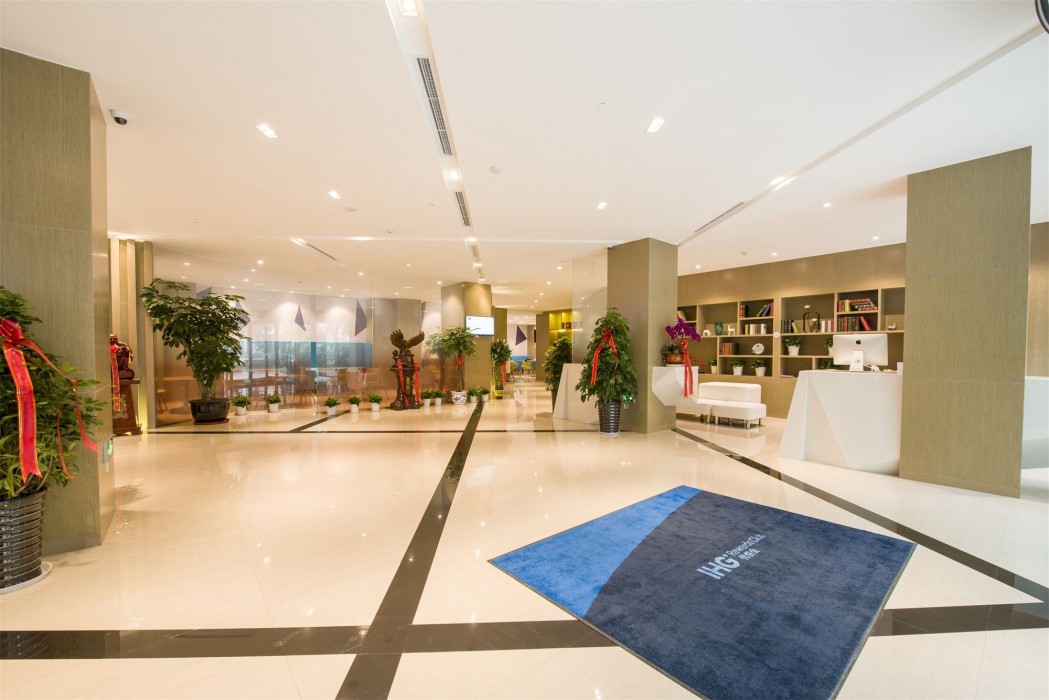 HOLIDAY INN EXPRESS CHENGDE DOWNTOWN 54/86