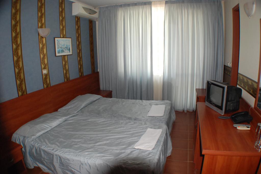 LOTOS HOTEL 18/61