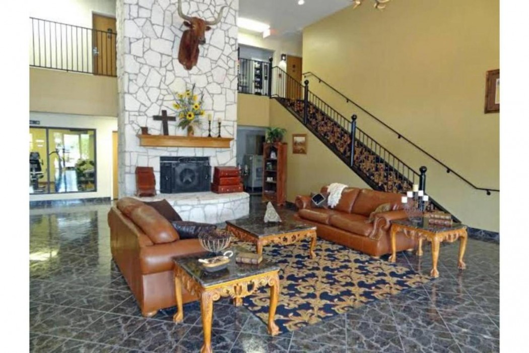 Days Inn & Suites by Wyndham Beeville 2/42