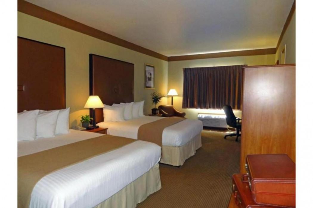 Days Inn & Suites by Wyndham Beeville 8/42
