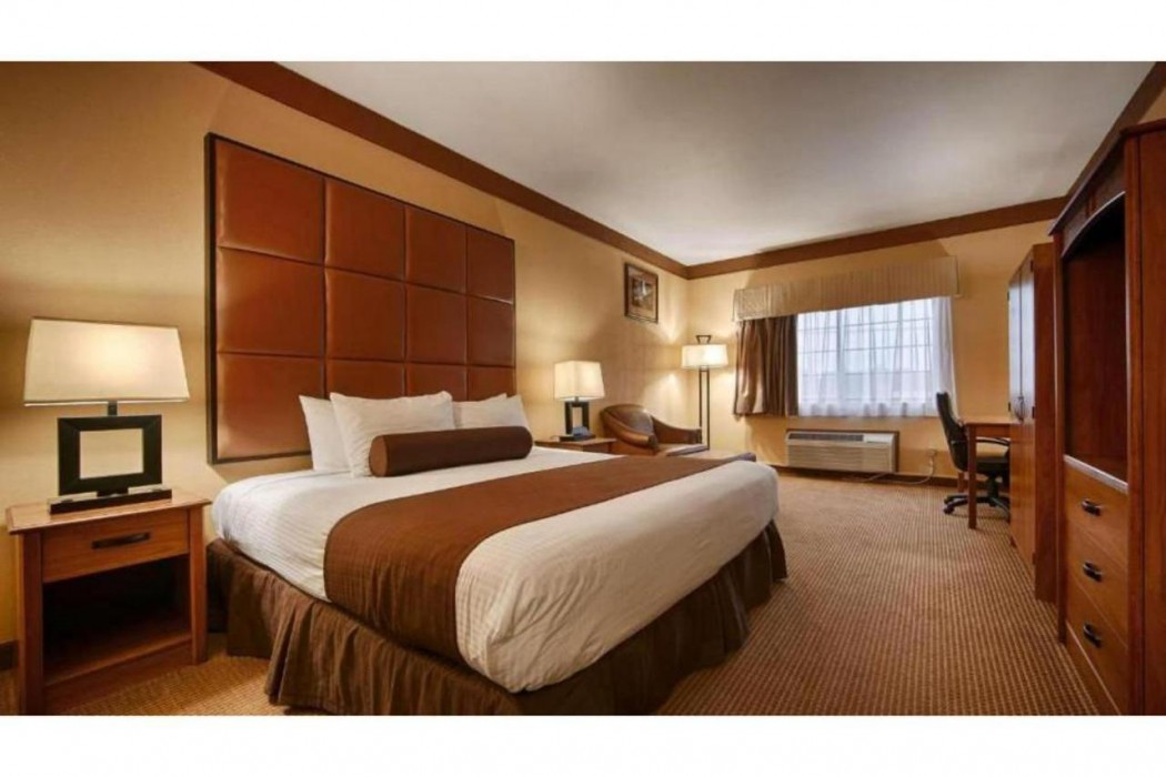 Days Inn & Suites by Wyndham Beeville 9/42
