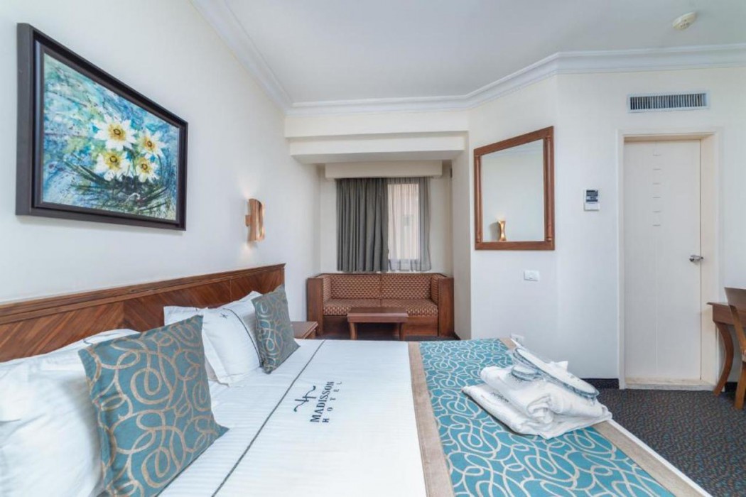 Madisson Hotel 13/60