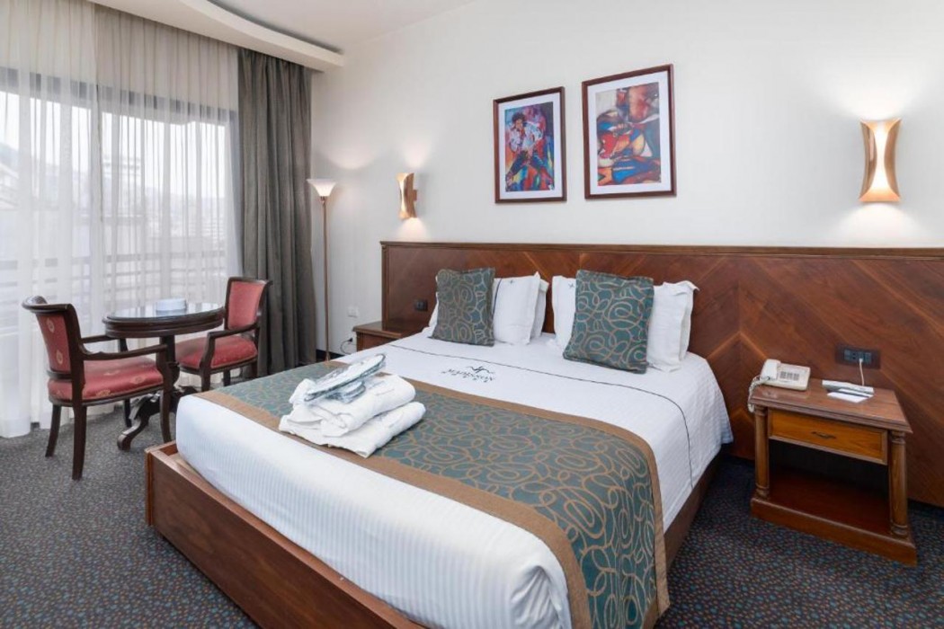 Madisson Hotel 14/60