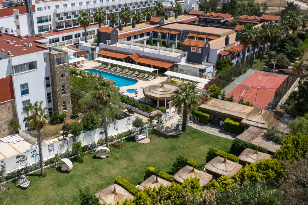 Tiana Beach Resort 10/94