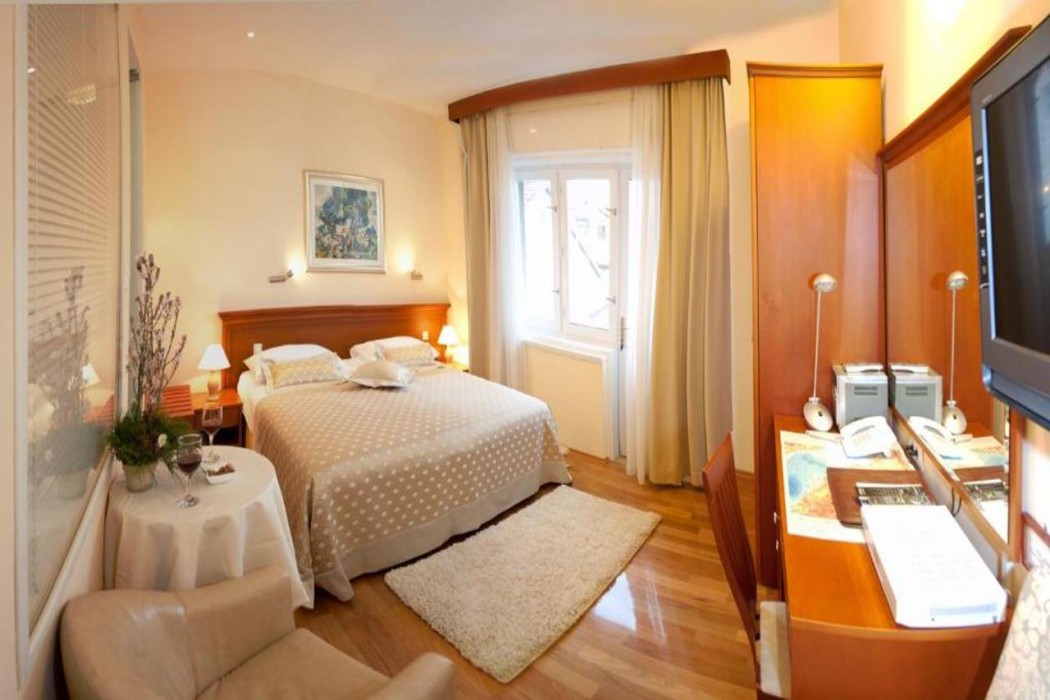 Hotel Royal Suites 24/73