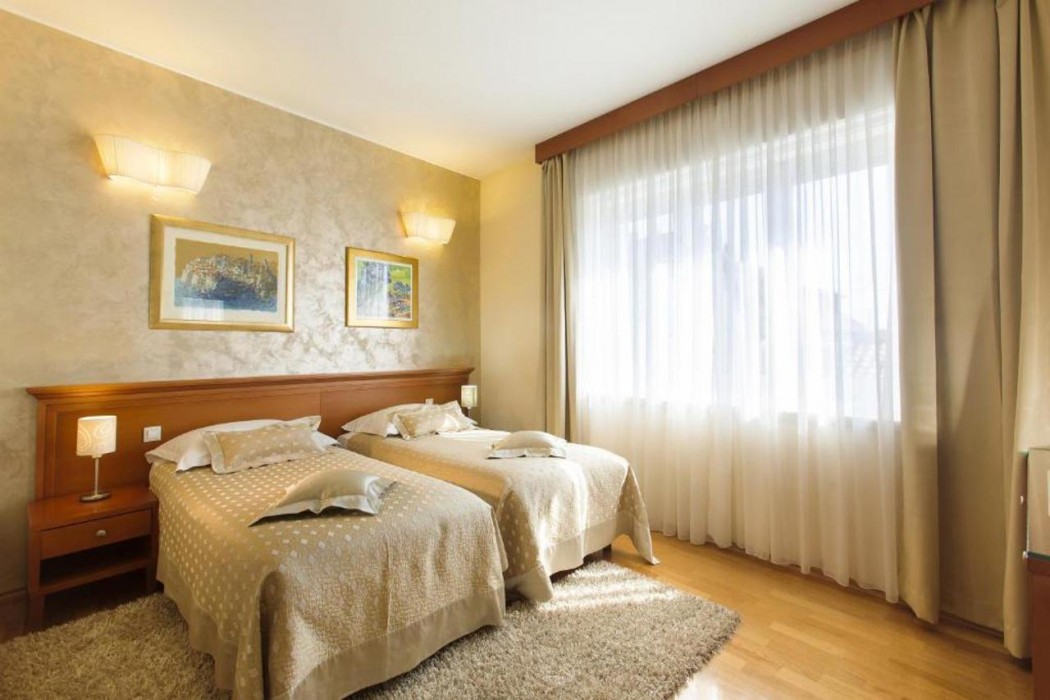 Hotel Royal Suites 17/73
