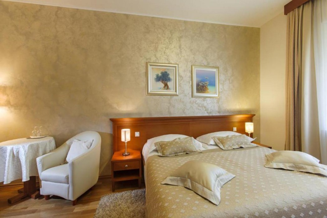 Hotel Royal Suites 18/73