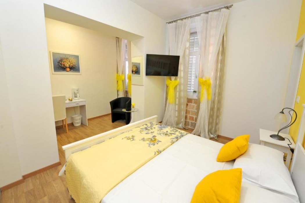 Nirvana Luxury Rooms 10/82