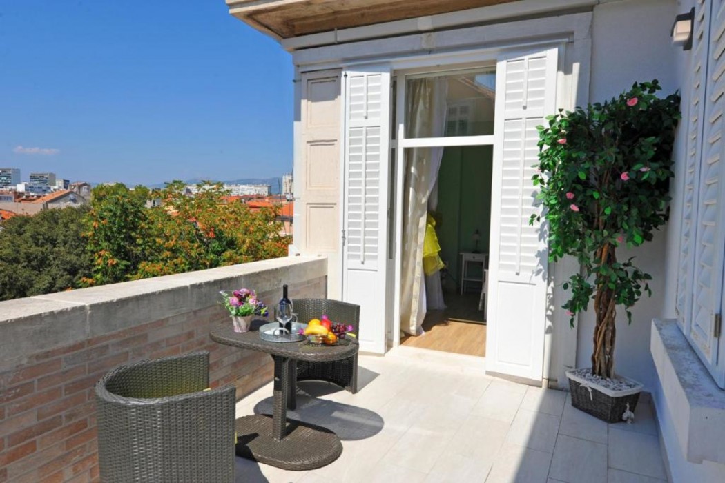 Nirvana Luxury Rooms 33/82