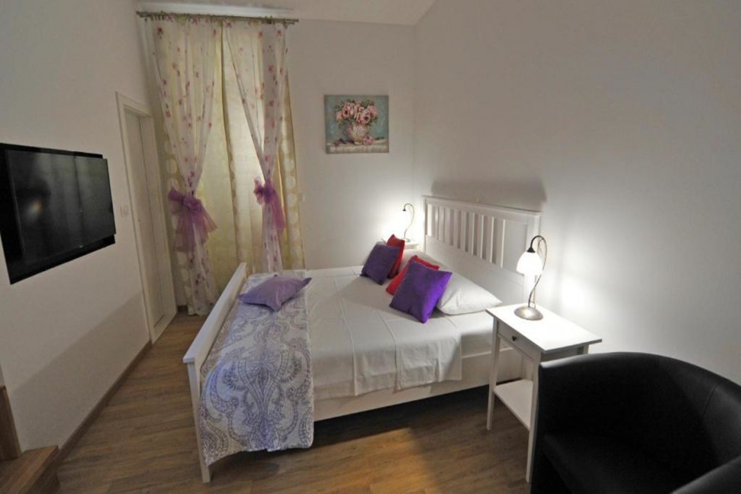Nirvana Luxury Rooms 12/82