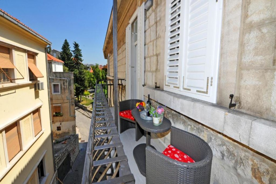 Nirvana Luxury Rooms 36/82