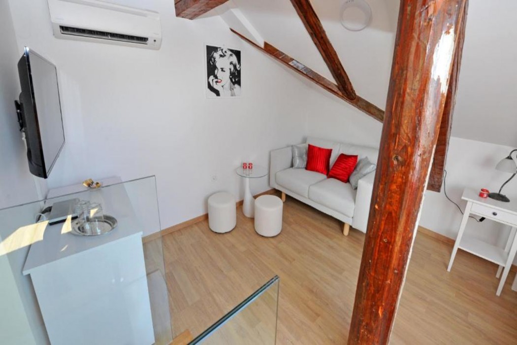 Nirvana Luxury Rooms 24/82