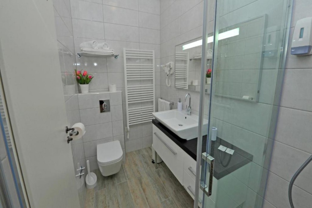 Nirvana Luxury Rooms 15/82