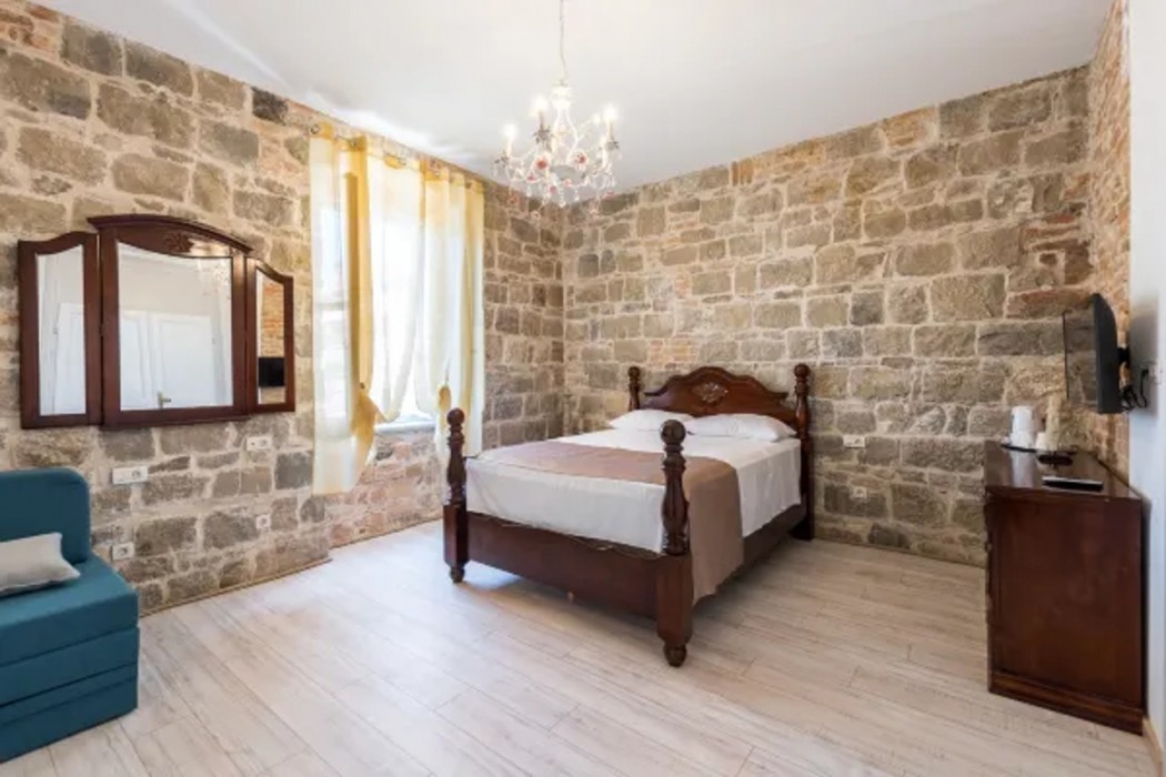 PIETRA ROSSA Luxury Rooms 9/66