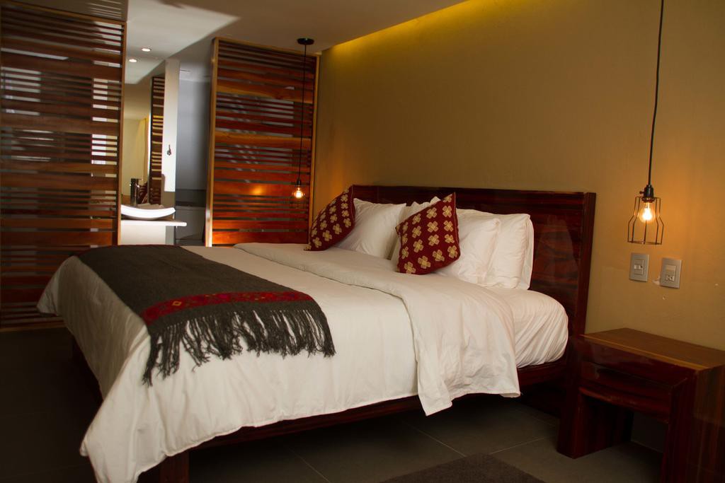 Helverica Hotel 2/54