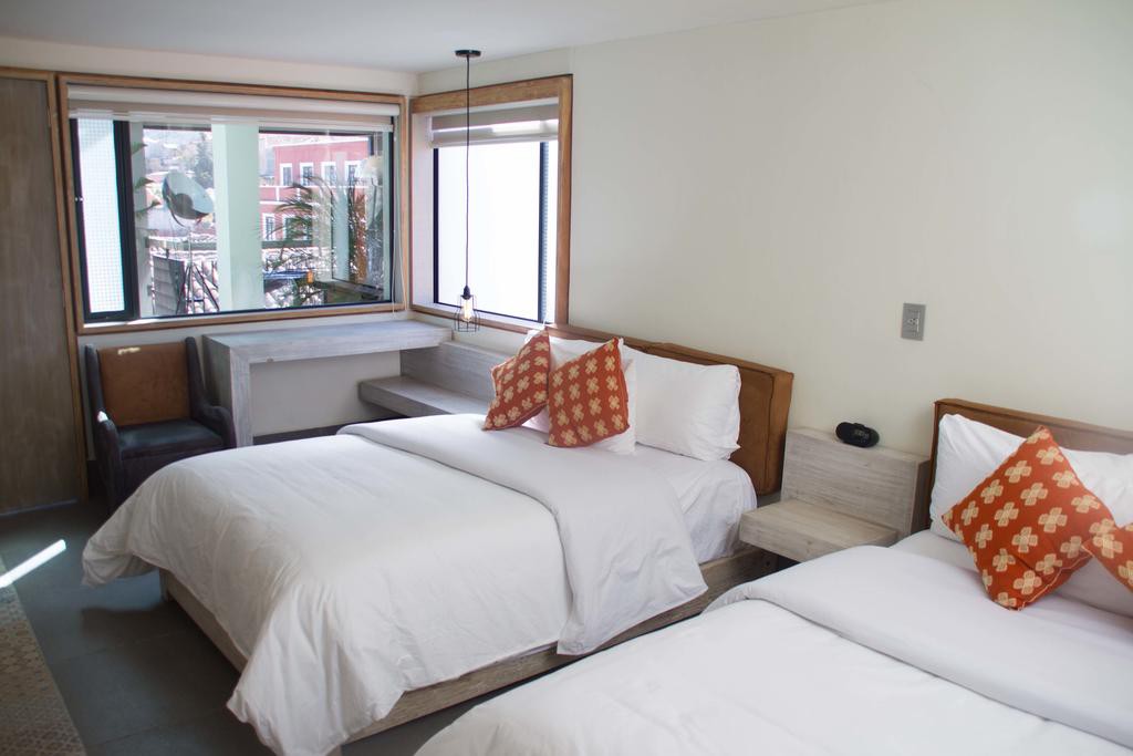 Helverica Hotel 4/54