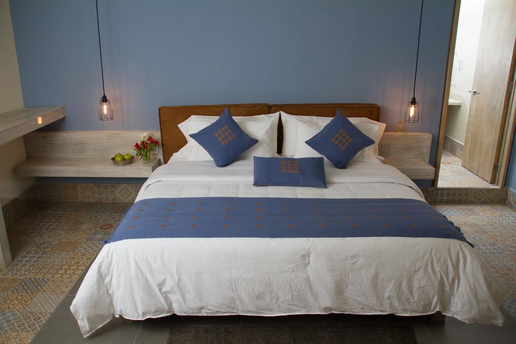 Helverica Hotel 5/54