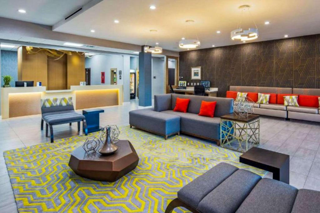 Comfort Inn & Suites Houston I-45 North IAH, TX 6/32